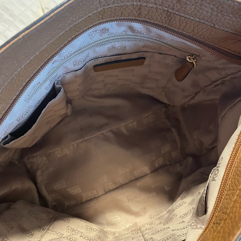 Michael Kors Hobo. Carmel color - Picture 9 of 9